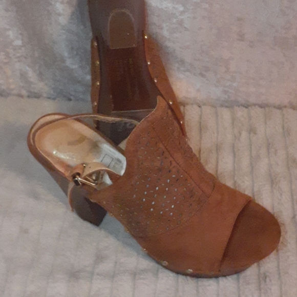 NWT report peep toe heels - Picture 3 of 4